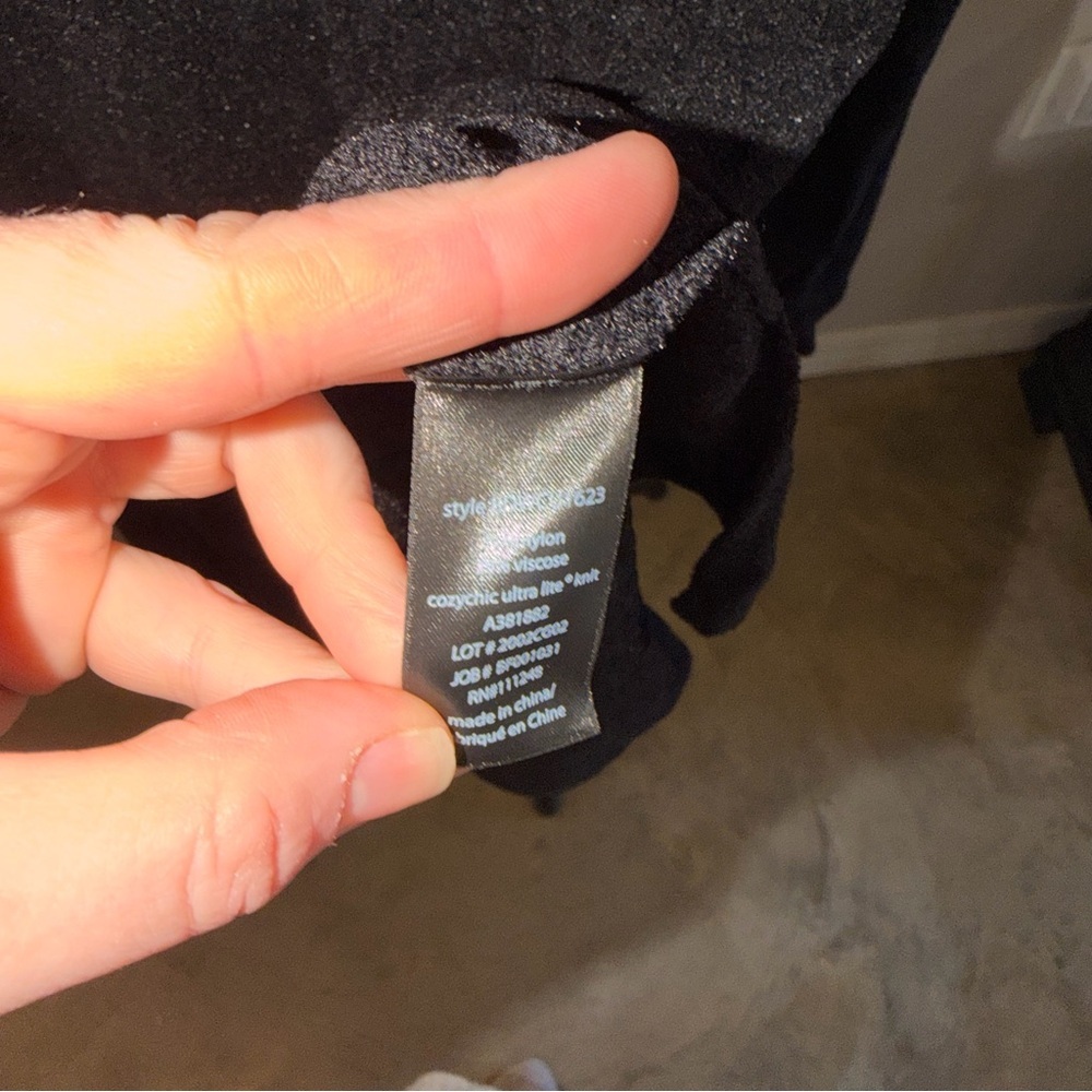 NWT - Barefoot Dreams Black Sweater - Picture 5 of 6